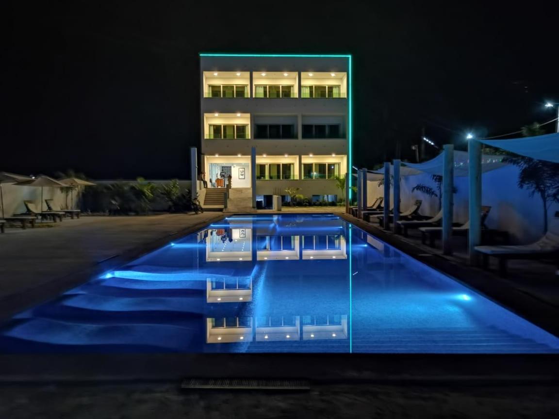 Hotel Malaki Los Ayala Zewnętrze zdjęcie
