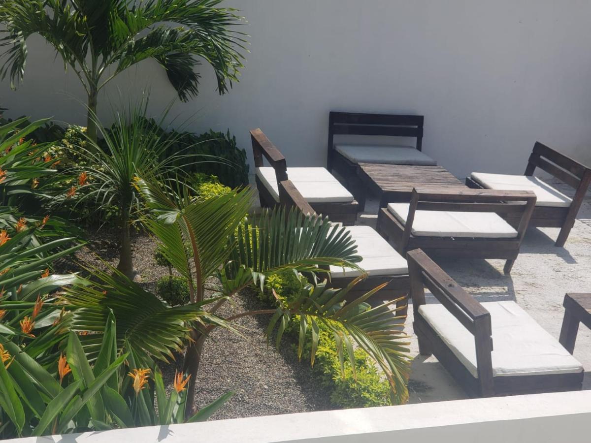 Hotel Malaki Los Ayala Zewnętrze zdjęcie