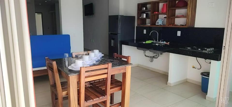 Hotel Malaki Los Ayala Zewnętrze zdjęcie